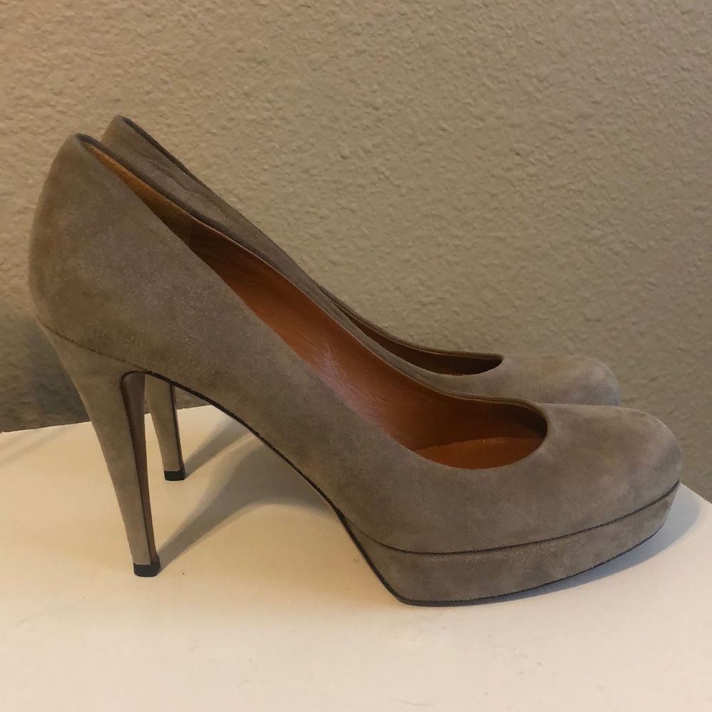 Gucci Suede pumps WORN ONCE AUTHENTIC